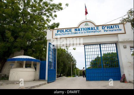 Apr 30, 2009 - Port-au-Prince, Haiti - i cancelli della Haitian National Police Academy a Port au Prince (credito Immagine: © David Snyder/ZUMA Press) Foto Stock