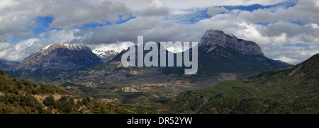 Panorama della pena gamma Montanesa vicino a Ainsa nella regione di Aragona di Spagna Foto Stock