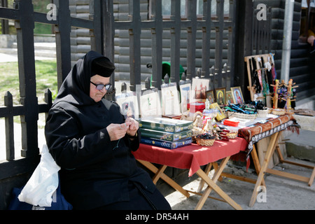 Pressione di stallo di souvenir al castello di Dracula vicino a Brasov, Transilvania, Romania, Europa Foto Stock