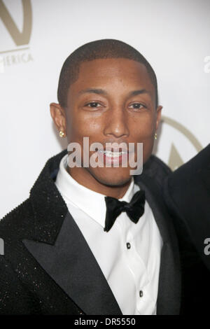 LA, CA, Stati Uniti d'America . Xix gen, 2014. Musicista Pharrell Williams assiste il venticinquesimo produttori annuale Guild of America Award aka PGA Awards a Hotel Beverly Hilton di Beverly Hills, Los Angeles, Stati Uniti d'America, il 19 gennaio 2014. Credito: dpa picture alliance/Alamy Live News Foto Stock