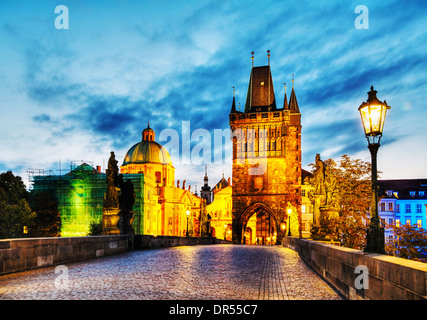Il Ponte Carlo a Praga Repubblica Ceca nelle prime ore del mattino Foto Stock