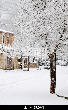 Neve in Valldemossa. Un villaggio situato nella Serra de Tramuntana a nord di Mallorca. Foto Stock