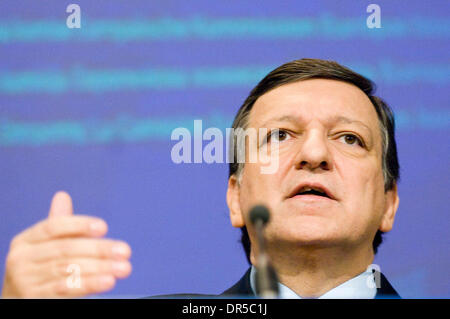 Dic 09, 2008 - Bruxelles, Belgio - il Presidente della Commissione europea José Manuel BARROSO tiene una conferenza stampa in vista del Vertice europeo presso la sede centrale della Commissione europea a Bruxelles. (Credito Immagine: © Wiktor Dabkowski/ZUMA Press) Foto Stock