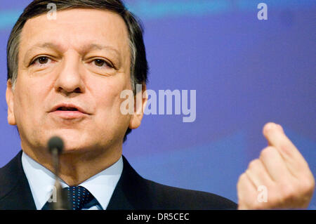 Dic 09, 2008 - Bruxelles, Belgio - il Presidente della Commissione europea José Manuel BARROSO tiene una conferenza stampa in vista del Vertice europeo presso la sede centrale della Commissione europea a Bruxelles. (Credito Immagine: © Wiktor Dabkowski/ZUMA Press) Foto Stock