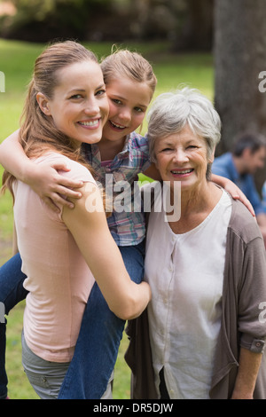 Ritratto di nonna, madre e figlia al park Foto Stock