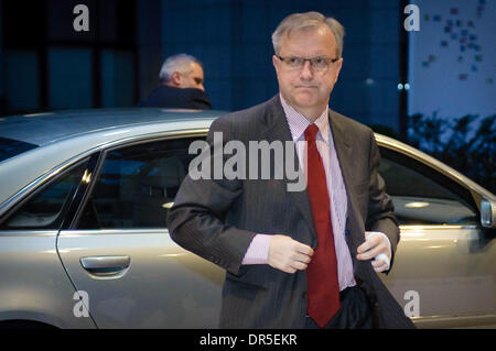 Mar 15, 2009 - Bruxelles, Belgio - Allargamento europeo Il Commissario Olli REHN arriva per una riunione della troika ministeriale UE con l'Egitto, la Giordania e l'Autorità palestinese a livello europeo la sede del Consiglio a Bruxelles, in Belgio. Presidenza ceca chiamato la cena di lavoro per discutere la situazione attuale nei territori palestinesi e del ruolo dell'Egitto di mediazione in Medio Oriente Foto Stock