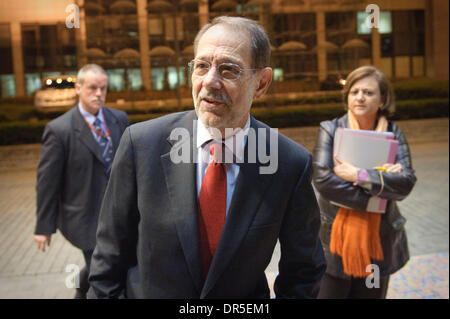 Mar 15, 2009 - Bruxelles, Belgio - Unione europea, Alto rappresentante per la politica estera e di sicurezza comune, lo spagnolo Javier SOLANA arriva per una riunione della troika ministeriale UE con l'Egitto, la Giordania e l'Autorità palestinese a livello europeo la sede del Consiglio a Bruxelles, in Belgio. Presidenza ceca chiamato la cena di lavoro per discutere la situazione attuale sul territ palestinese Foto Stock