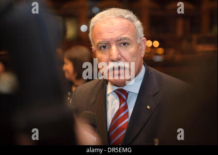 Mar 15, 2009 - Bruxelles, Belgio - palestinesi ministro degli Affari Esteri di Riad al-MALKI arriva per una riunione della troika ministeriale UE con l'Egitto, la Giordania e l'Autorità palestinese a livello europeo la sede del Consiglio a Bruxelles, in Belgio. Presidenza ceca chiamato la cena di lavoro per discutere la situazione attuale nei territori palestinesi e del ruolo dell'Egitto nel mediare l'Middl Foto Stock