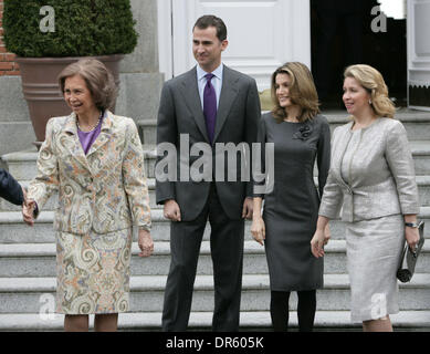 Mar 02, 2009 - Madrid, Spagna - (L-R) REGINA SOFIA, Principe Felipe delle Asturie, principessa Letizia e SVETLANA MEDVEDEVA, incontro al Palazzo della Zarzuela, la residenza ufficiale del re e della regina di Spagna. (Credito Immagine: © PhotoXpress/ZUMA Premere) Restrizioni: * Il Nord e Sud America e diritti solo * Foto Stock