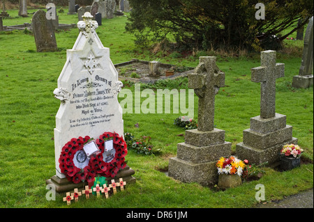 Tomba di Robert Jones VC nel villaggio rurale di Peterchurch Herefordshire England Regno Unito. Egli ha combattuto nella guerra Zulu nella battaglia di Rorke's Drift dove ha vinto la Victoria Cross. La sua tomba è rivolto in direzione opposta per gli altri come egli pensava di aver commesso suicidio. Foto Stock