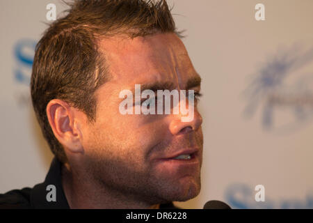 Adelaide, South Australia, Australia. 18 gennaio, 2014. CADEL EVANS a una chiamata multimediale per Evans, Team BMC, S. Gerrans, Team Orica-Green Edge, J. Moreno, Team Movistar presso il Tour Down Under. Credito: Gary Francesco/ZUMA filo/ZUMAPRESS.com/Alamy Live News Foto Stock