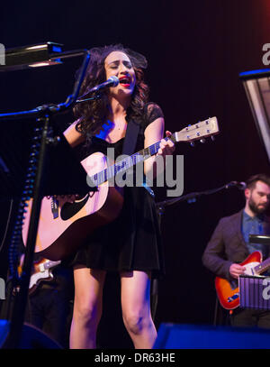 Glasgow, Scotland, Regno Unito. Xix gen, 2014. Lindi Ortega, canadese cantautore, eseguita a radici di Roaming Revue concerto Celtic Connections 2014. Ella ha rilasciato 5 album, recentemente Tin Star in ottobre 2013. Ortega ha sostenuto Brandon fiori, lead singer The Killers; è apparso il Tonight Show, Jools Holland. Credito: Pauline Keightley/Alamy Live News Foto Stock