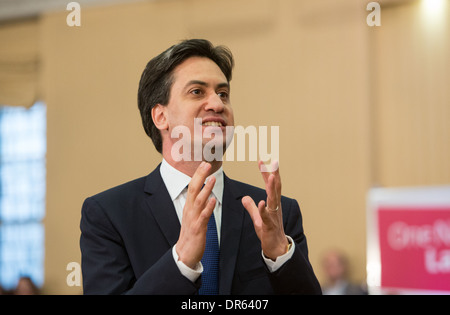 Ed Miliband dà il suo discorso sull'economia presso l'Università di Londra Foto Stock