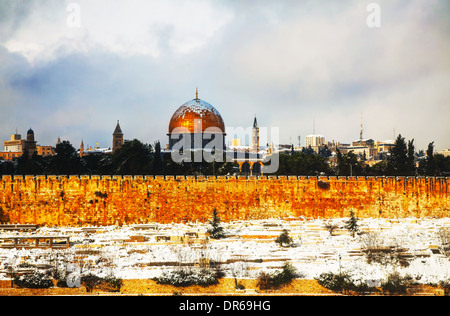Panoramica della Città Vecchia di Gerusalemme, Israele con la cupola della moschea di roccia Foto Stock
