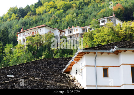 Le case in Metsovo villaggio greco, Grecia Foto Stock