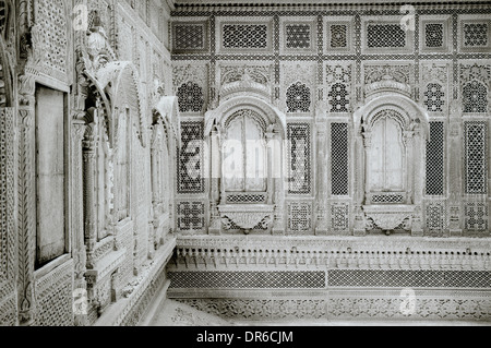 La struttura a reticolo nel Forte Mehrangarh di Jodhpur in Rajasthan in India in Asia del Sud. Reticolo edificio di architettura antica storia storico viaggio Foto Stock