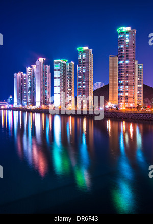 Busan, in Corea del Sud il lusso elevato aumento appartamenti. Foto Stock