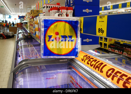 All'interno di un negozio LIDL, Regno Unito Foto Stock