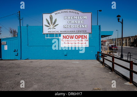 Raven a piedi la marijuana medica dispensario. Denver Colorado off Broadway Foto Stock