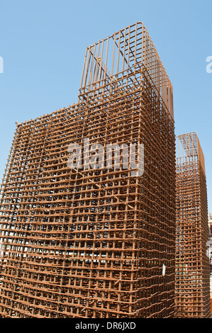 Edificio preparazione di armatura per calcestruzzo opere di ricostruzione della strada Foto Stock