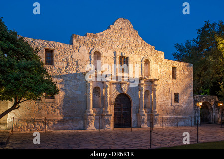Twilight su Alamo, San Antonio, Texas, Stati Uniti d'America Foto Stock