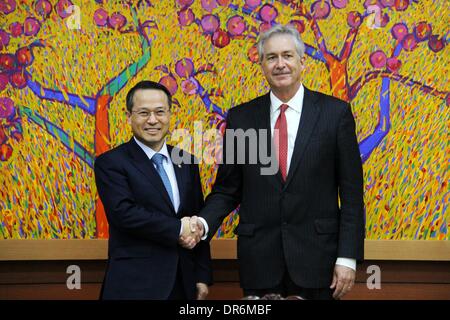 Seoul. Xxi gen, 2014. Il vice ministro degli Esteri della Corea del Sud Kim Kyou-hyun (L) soddisfa con U.S. Il vice Segretario di Stato William Burns a Seoul, Gennaio 21, 2014. Credito: Peng Qian/Xinhua/Alamy Live News Foto Stock