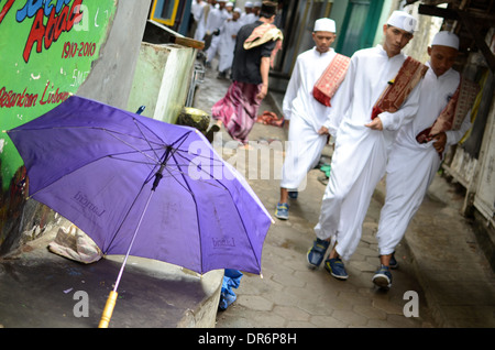 Alcuni studenti nel islamico boarding school Lirboyo, Kediri, East Java. Foto Stock