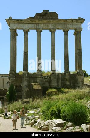 Roma, Italia. 14 Maggio, 2013. Rovine sul Forum Romanum in Roma, Italia, 14 maggio 2013. Foto: Waltraud Grubitzsch - nessun filo servizio/dpa/Alamy Live News Foto Stock