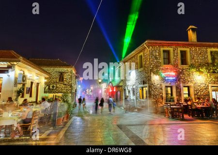 Turchia, Provincia di Mugla, Marmaris, Bar Street nella città vecchia di notte Foto Stock