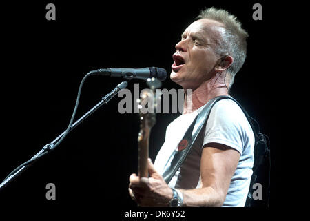 Sting esegue in concerto presso l'Arena durante il suo 'Torna a Bass " tour Zagabria, Croazia - 27.06.12 Foto Stock