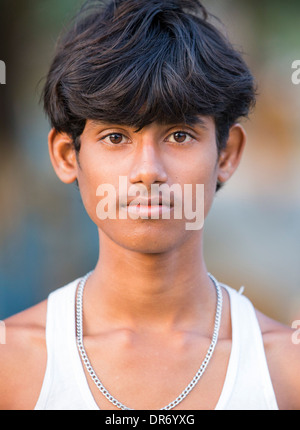 Un agricoltori di sussistenza in Sunderbans, Gange, Delta, India, la zona è molto basso e vulnerabile di innalzamento del livello del mare. Foto Stock