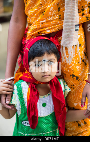 Agricoltori di sussistenza in Sunderbans, Gange, Delta, India, la zona è molto basso e vulnerabile di innalzamento del livello del mare. Foto Stock