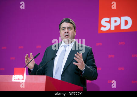 Berlino, Germania. 14 gennaio 2014. Sigmar GABRIEL (tedesco il Vice Cancelliere) dà una conferenza stampa nella sede centrale del DOCUP. Goncalo Silva/Alamy Live News Foto Stock