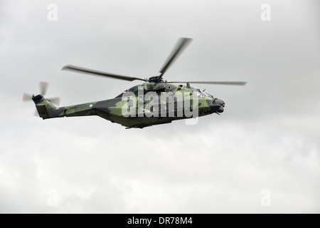 Finnish Air Force NH90 da NH INdustries visualizza oltre RAF Fairford al 2013 Royal International Air Tattoo. Foto Stock