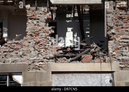 Parte la demolizione di un edificio residenziale. Foto Stock