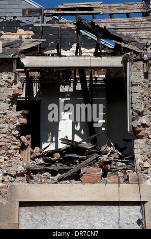 Parte la demolizione di un edificio residenziale. Foto Stock