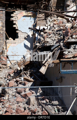 Parte la demolizione di un edificio residenziale. Foto Stock