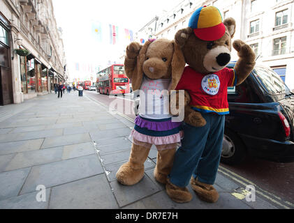 E Pawlette Bearemy Il Hamley di costruire-un-Bear Workshop Grand Opening su Regent Street a Londra, Inghilterra - 14.06.12 Foto Stock