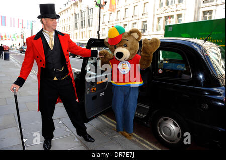 Il Bearemy Hamley di costruire-un-Bear Workshop Grand Opening su Regent Street a Londra, Inghilterra - 14.06.12 Foto Stock