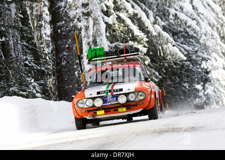 Vintage auto da rally, WinterRAID 2013, Lancia Fulvia, costruito nel 1972, Engadina, Svizzera Foto Stock