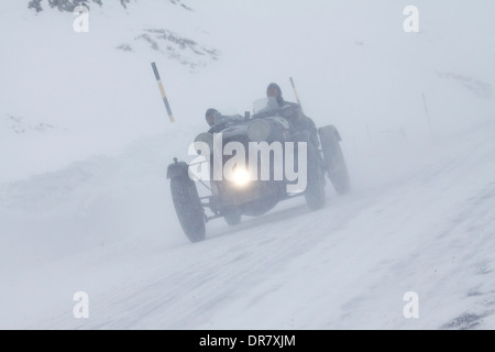 Vintage auto da rally, WinterRAID 2013, Lagonda M35 Le Mans Rapide, costruito nel 1934, del Bernina, San Moritz Engadin, Svizzera Foto Stock