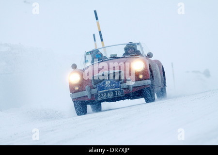 Vintage auto da rally, WinterRAID 2013 mg a 1500, costruito nel 1956, del Bernina, San Moritz Engadin, Svizzera Foto Stock