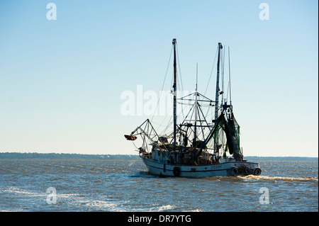 Stati Uniti Mississippi MS Golfo del Messico barca da gamberetti di uscire in mare dopo la BP fuoriuscite di olio Foto Stock