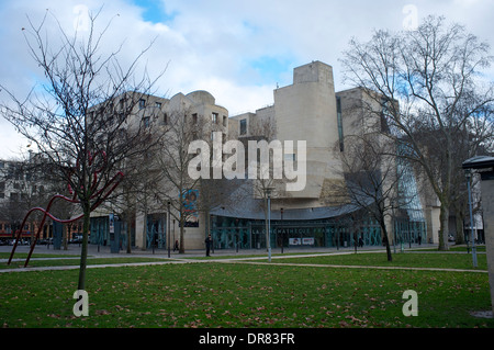 Cinémathèque Française, rue de Bercy di Parigi, è un edificio postmoderno progettato da Frank Gehry Foto Stock