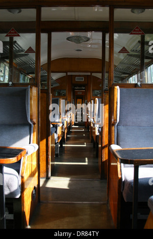 Deserto interno di un treno a vapore carrello Foto Stock