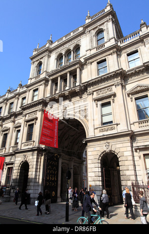 Regno Unito central London piccadilly entrata a Burlington House e la Royal Academy of arts Foto Stock