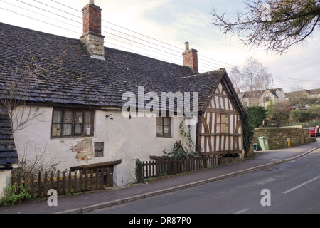 L'antica RAM Inn, si dice la casa più infestata in Gran Bretagna, Wotton Under Edge, Gloucestershire, Inghilterra, Regno Unito Foto Stock