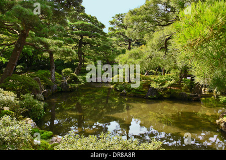 Il Ginkaku-ji il laghetto, noto come kinkyochi, o 'Brocade specchio stagno'', Kyoto, Giappone. Foto Stock