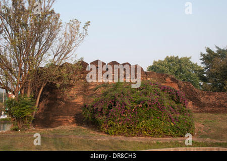 Ku Ruang angolo sulle mura storiche della città di Chiang Mai, Thailandia Foto Stock