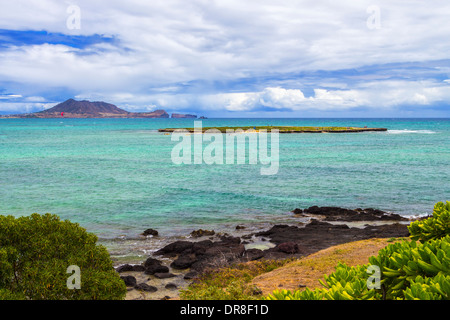 Isola Popoia, comunemente noto come Isola Piana, è stato un santuario degli uccelli marini al largo della costa della Kailua su Oahu, Hawaii Foto Stock